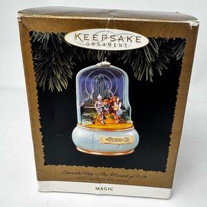 Emerald City The Wizard of Oz light motion music 1996 Hallmark Collectible